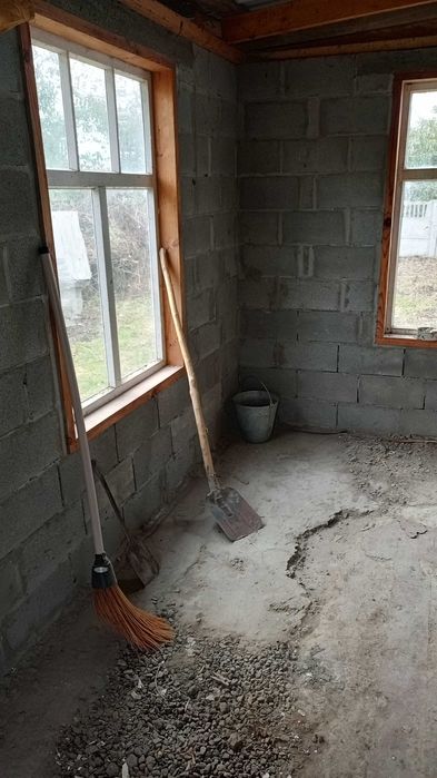 продам не дорого хату в селі шпендівка з великою ділянкою землі