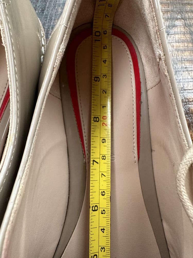 Женские туфли ZARA.40 размер.26,5см.Крассовки