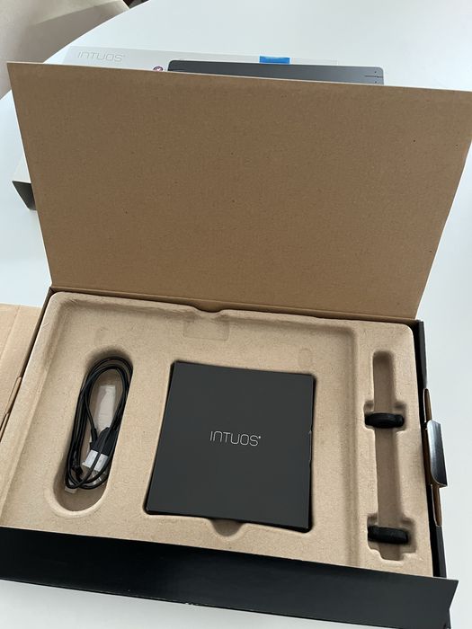 Intuos pen& touch medium