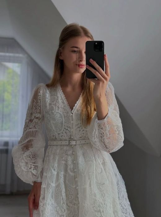 Святкова сукня  білого кольору