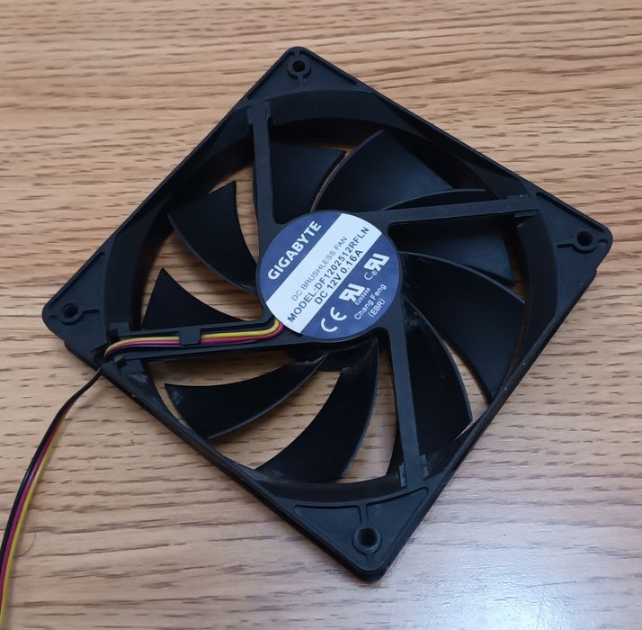 Ventoinhas Gigabyte de 120mm