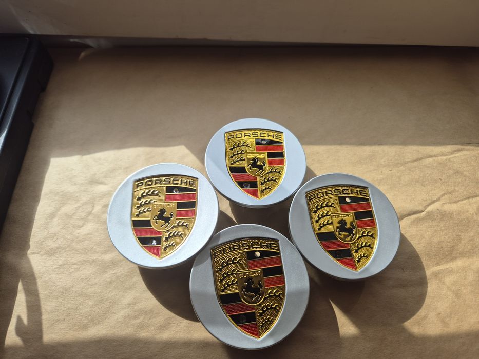 Dekielki kołpaki w alu felgę do Porsche srebne złote logo średl 64/49m