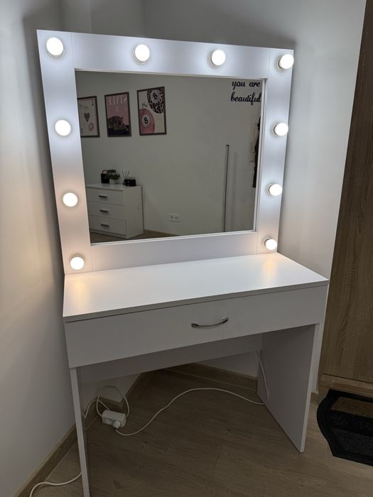 Столик з підсвіткою