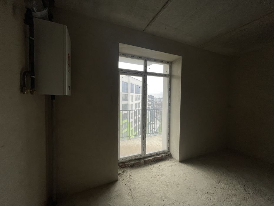 Готовий до ремонту 3-х кімннатний сирець біля міського озера