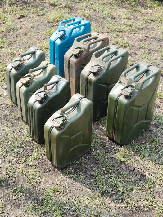 Stary Kanister Metalowy 20l Kanistry Metalowe 10l Na Paliwo Zestaw PRL