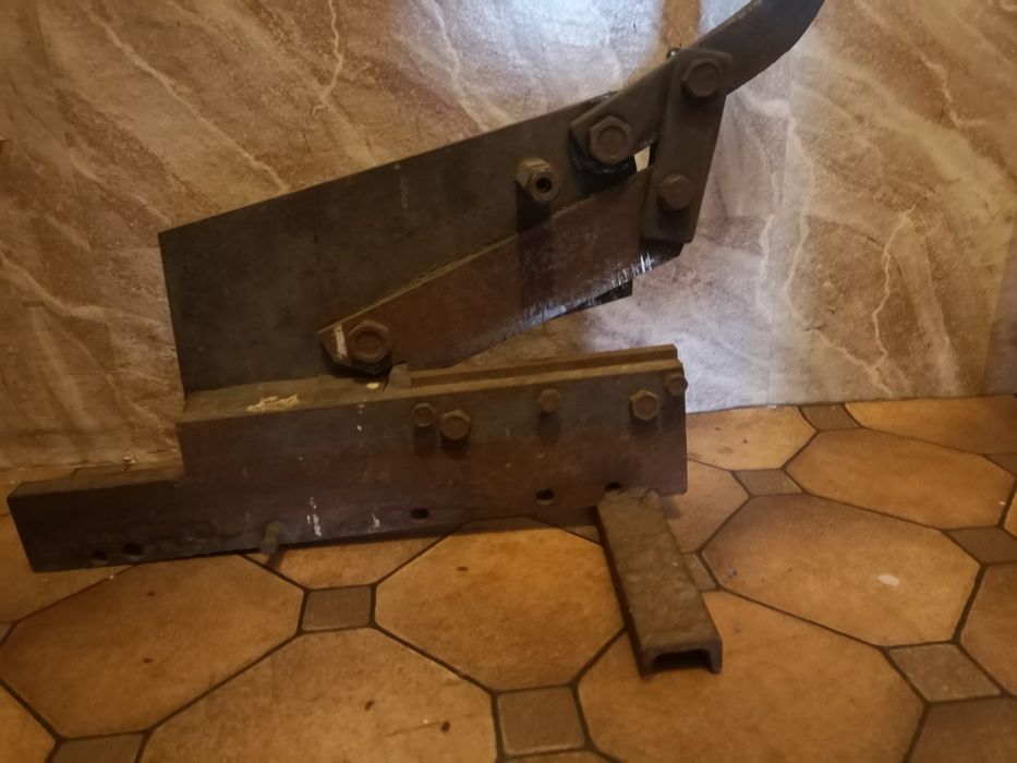 Nożyce ręczne gilotynowe do blachy stacjonarne. Antyczne