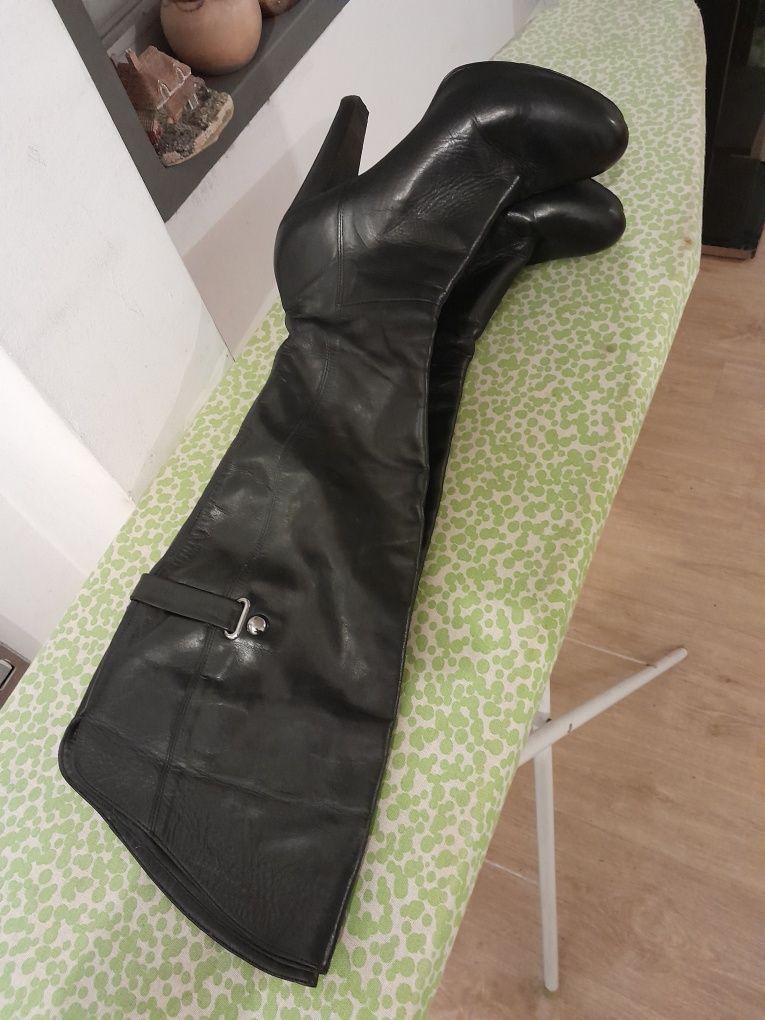 Vendo Botas de Senhora muito bonitas como novas