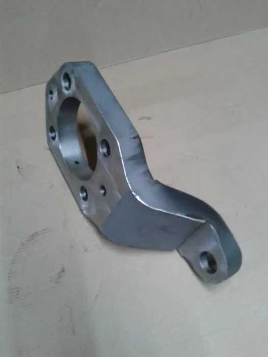 Dźwignia górna zwrotnicy osi przedniej napędz. Zetor   #