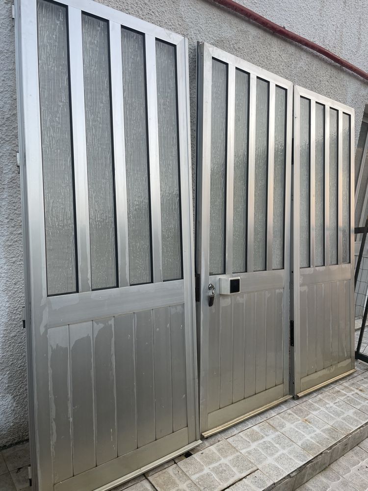 Portas de aluminio de 3 folhas.