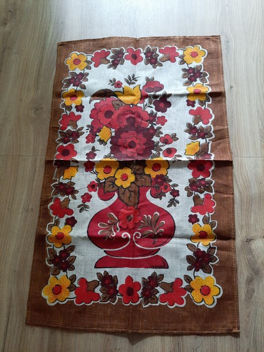 Nowa ściereczka do naczyń lub bieżnik na stół