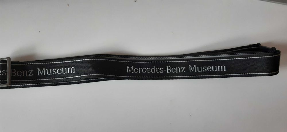 oryginalna smycz z muzeum mercedesa z Niemiec