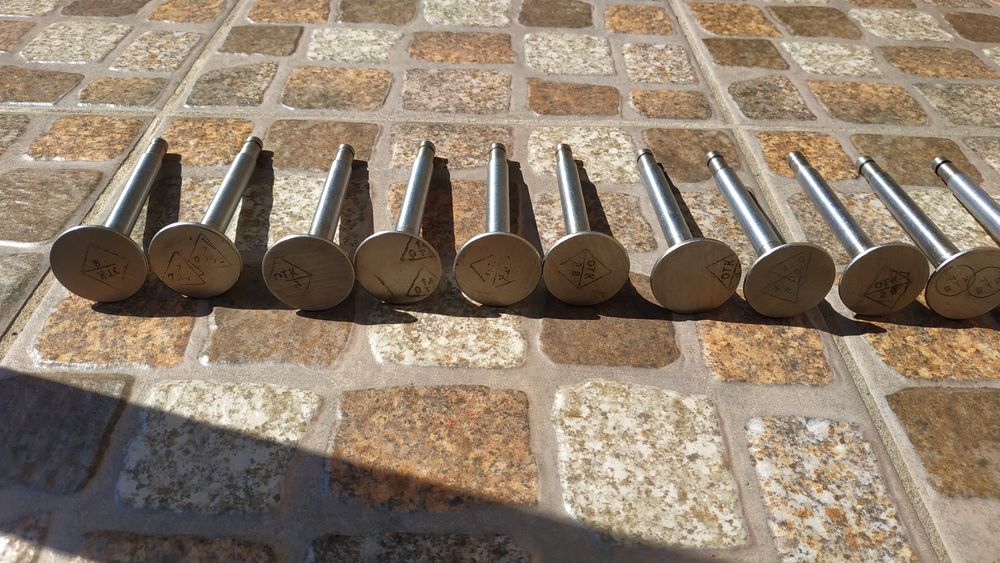 Клапана і сідла клапанів Москвич 403-407