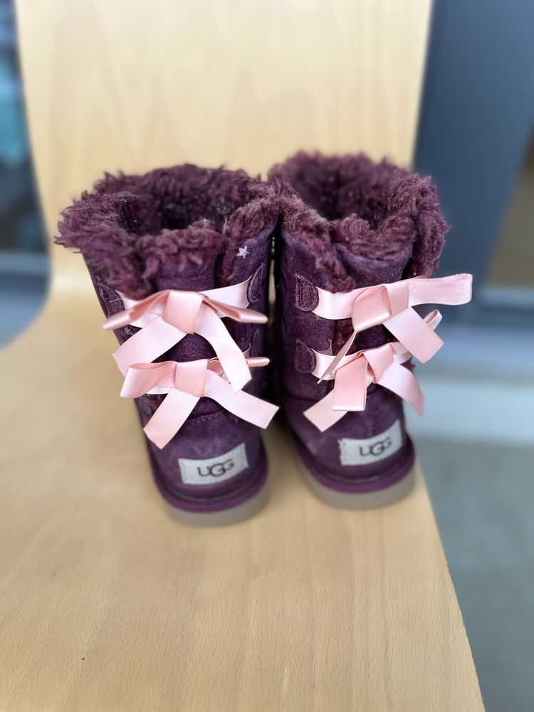 Зимові сапоги UGG на дівчинку