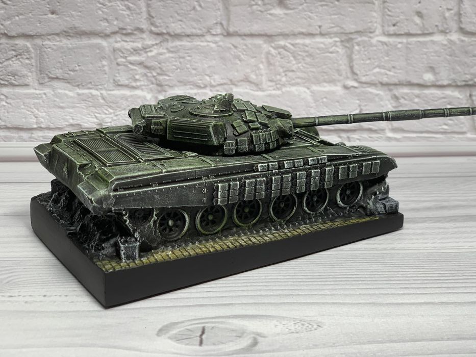 Гіпсовий сувенір танк Т-72Б