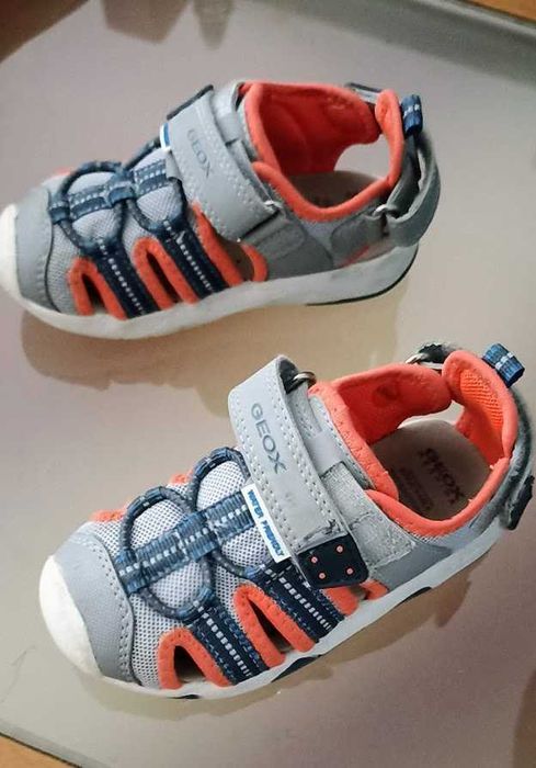 Sandálias GEOX - tamanho 24 (como novas)