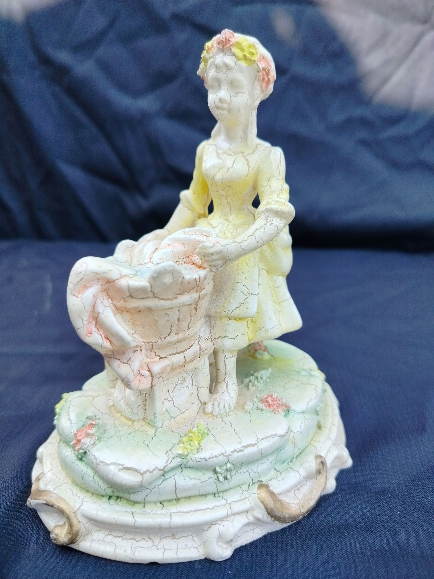 Figurka alabaster