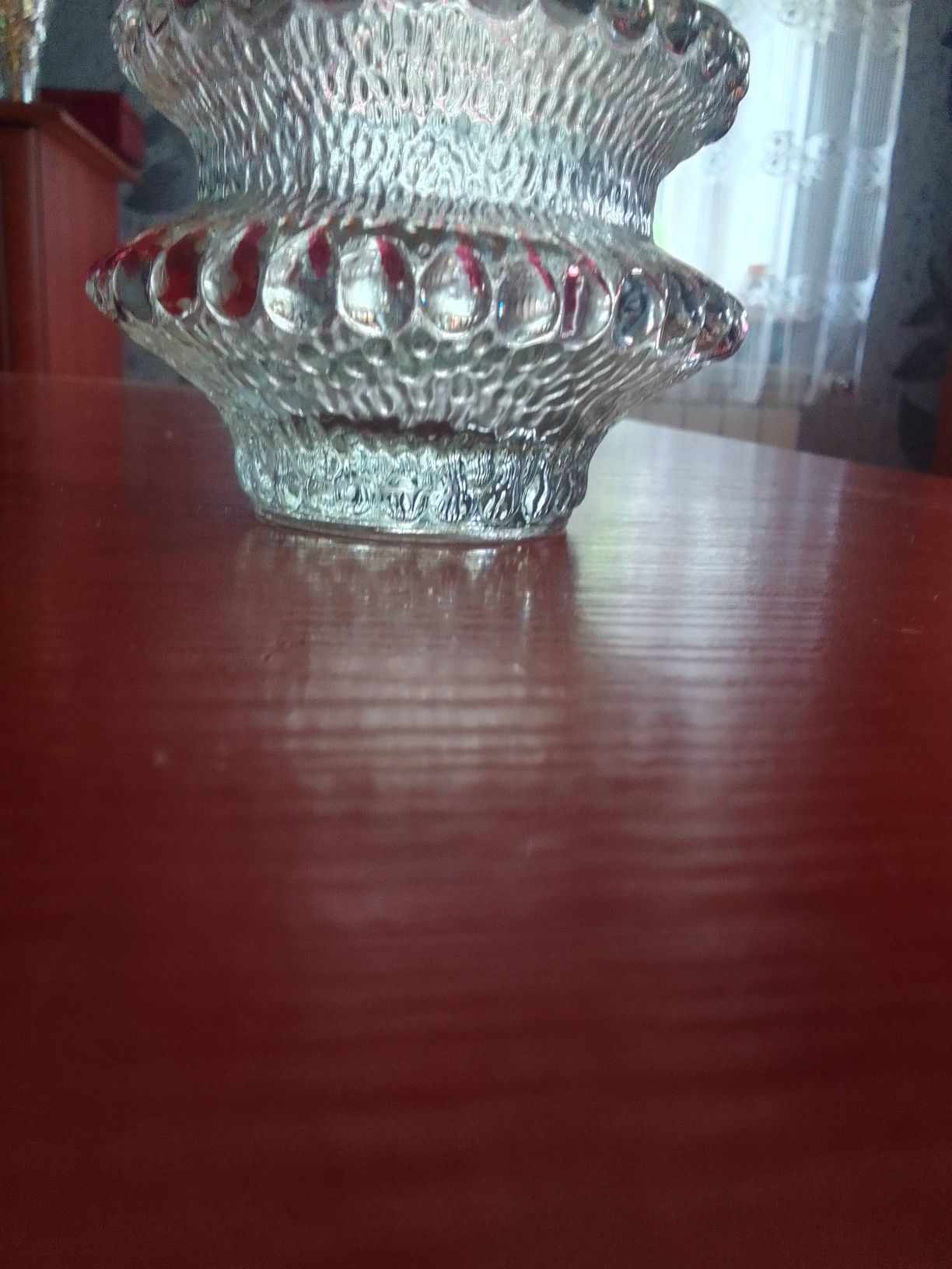 Szklany wazon UFO