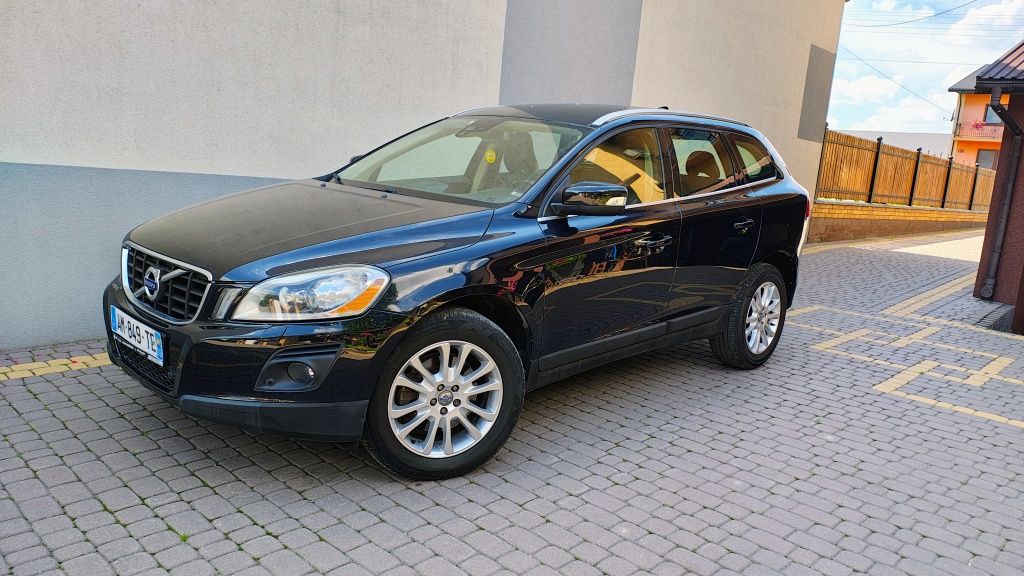 Volvo XC60 2,4 D5 AWD 4x4,, automat,, skóry,,