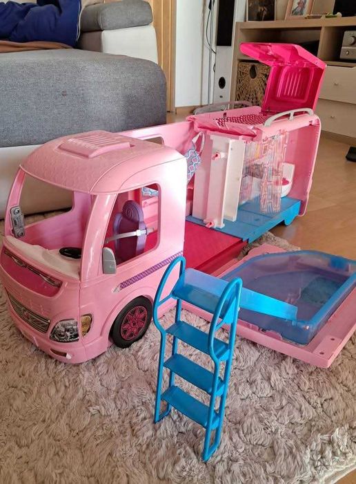 Kamper auto Barbie