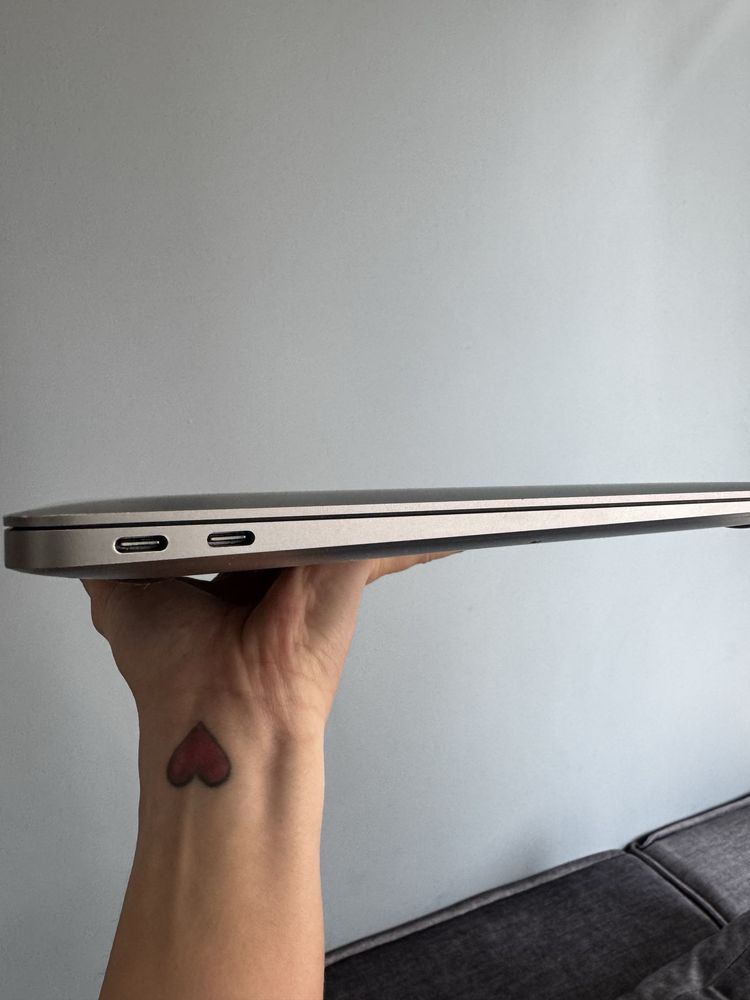 Mac 13’ 2020, intel core i3. 8/256 gb