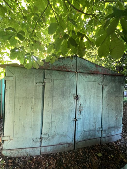 Продам гараж в центрі міста.