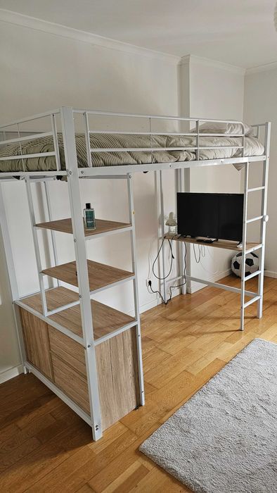 Cama alta com secretária e tomadas 90 × 200 branca c/colchão,como nova