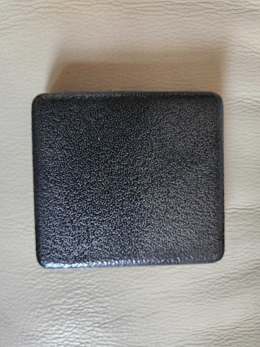 Papierośnica metalowa.