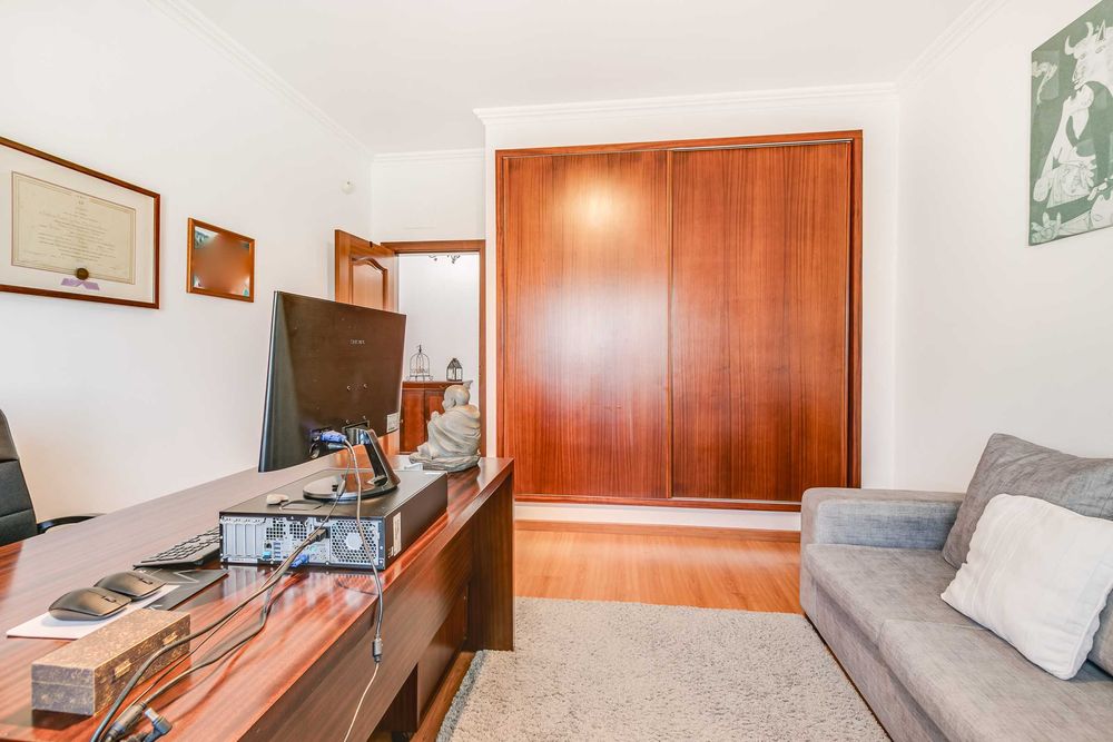 Escritório - Secretária e Sofá