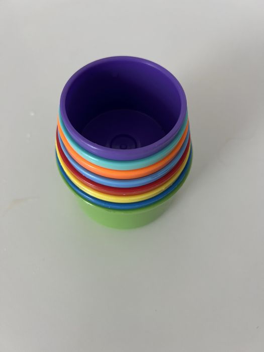 Copos brinquedo de empilhar