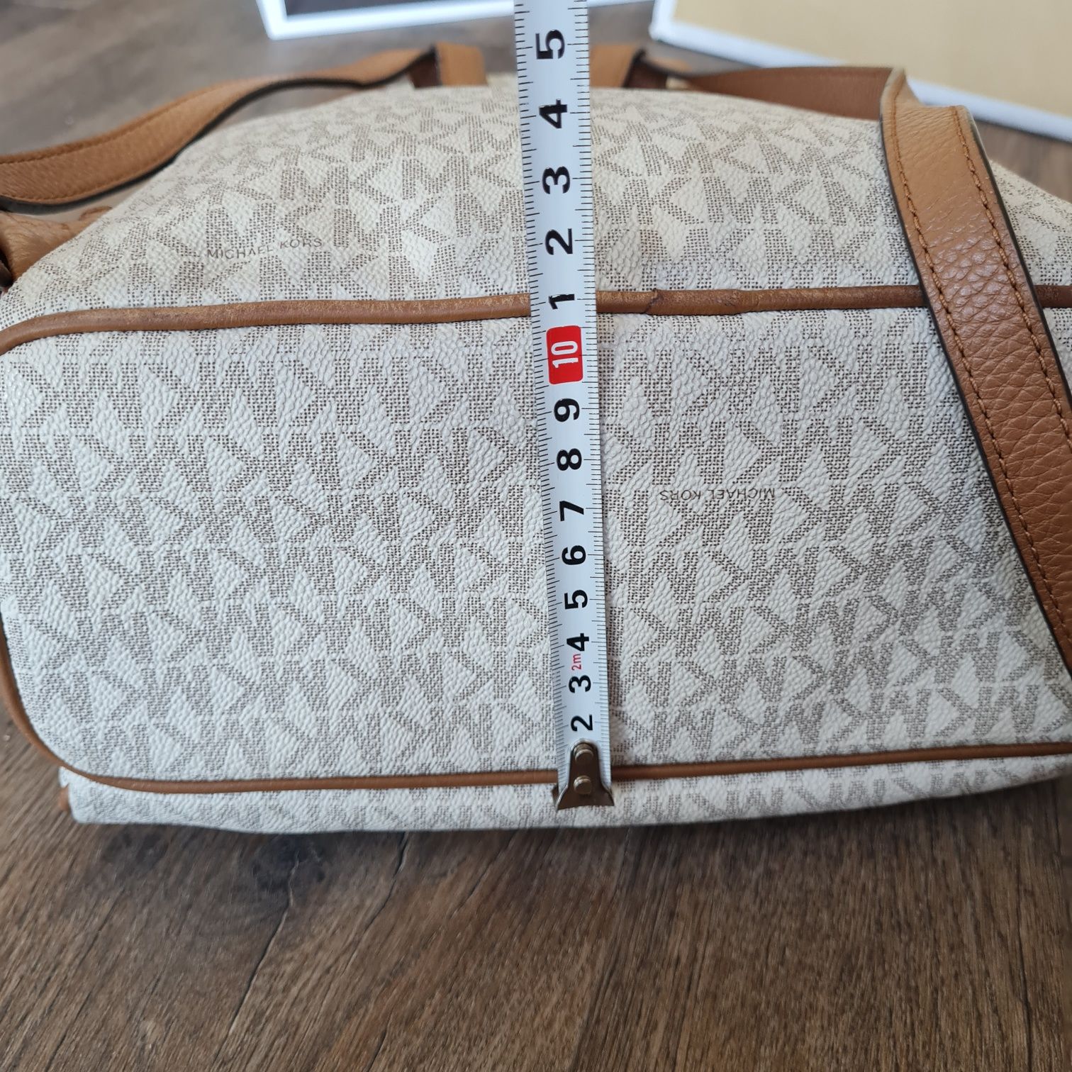 Michael Kors plecak plecaczek rhea bezowy mk monogram logowany złote d