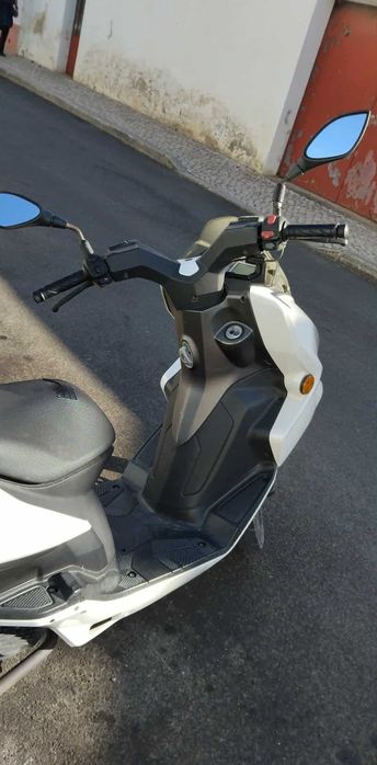 Vende-se moto cooter 125