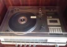 Aparelhagem Sharp com gira discos -Vintage
