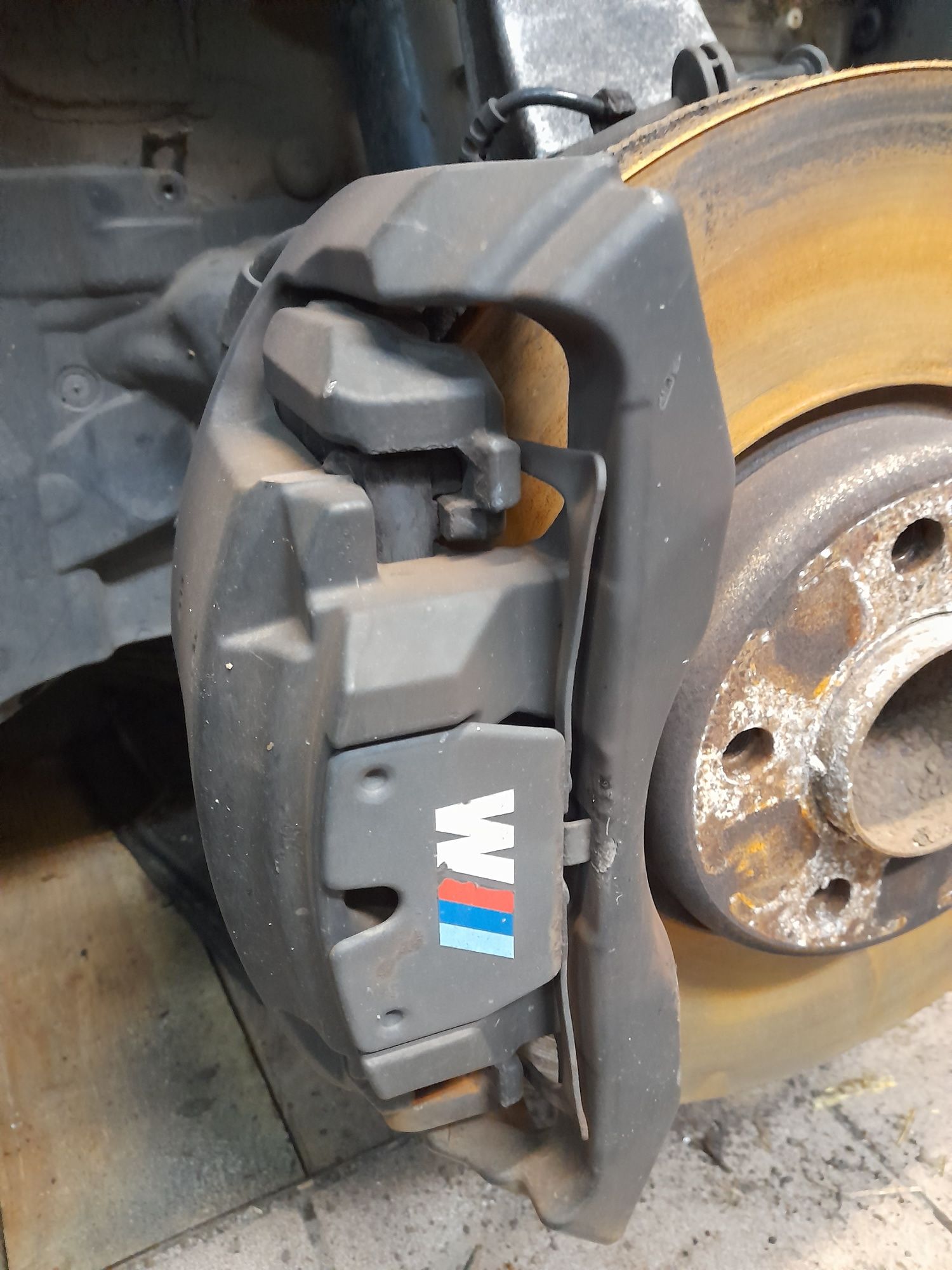 BMW 6 F12, F06, F13 3.0 DIESEL Zwrotnica Wahacz Amortyzator przód Praw