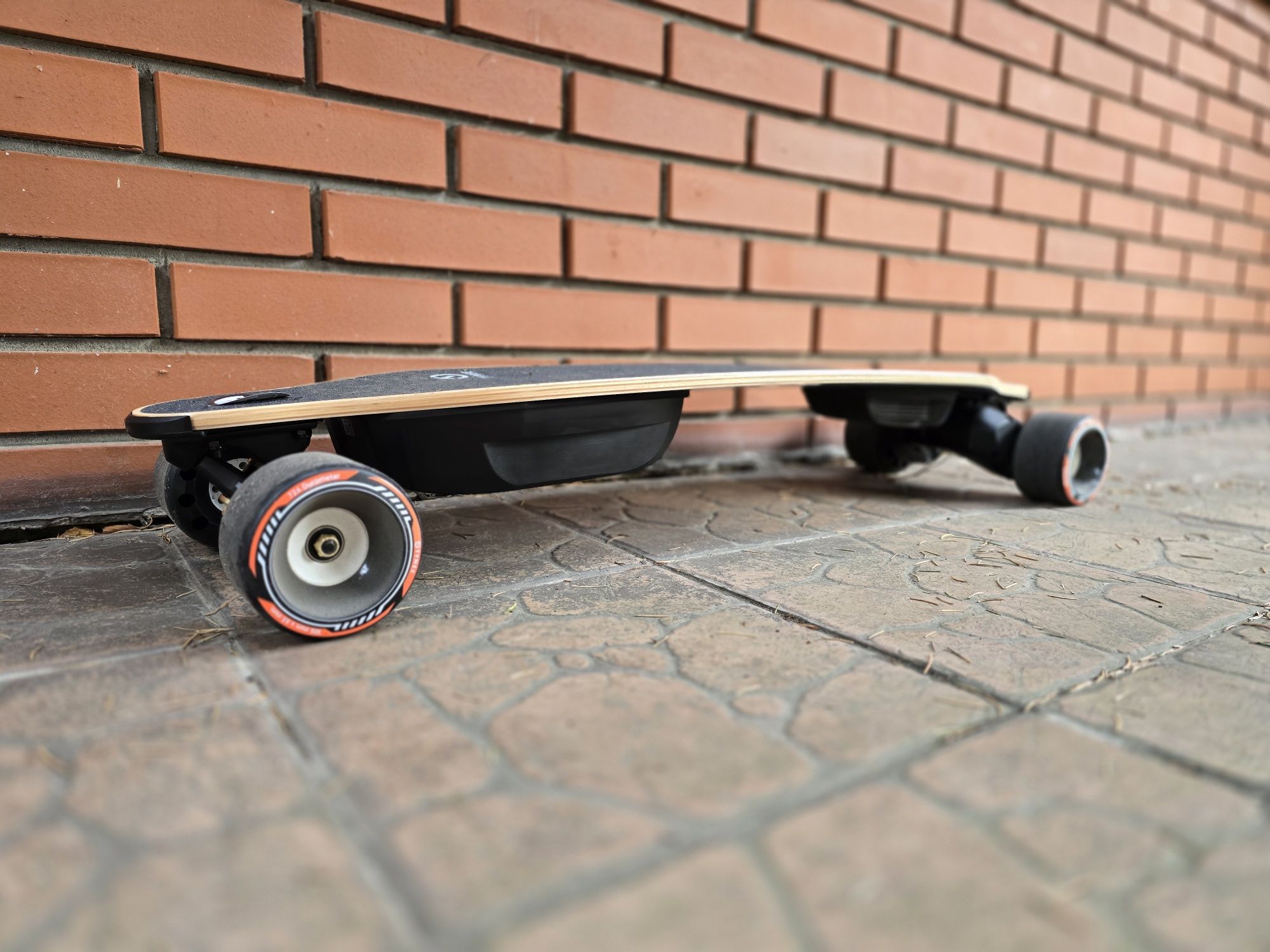 Wynajem i Nauka Jazdy Deskorolkami Elektrycznymi Longboard