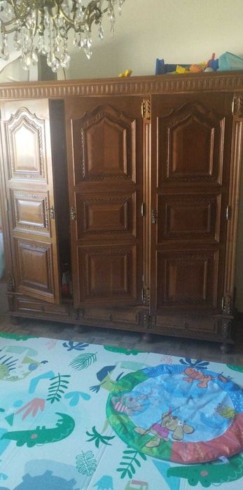 Quarto completo antigo com guarda vestidos 3 portas