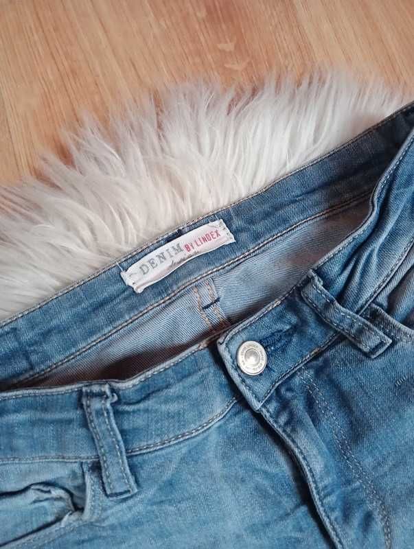 Jasno niebieskie spodnie jeans rurki marki Lindex rozmiar S/36.