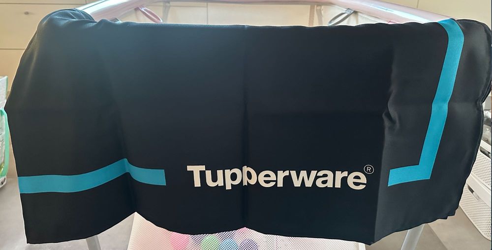 Toalha Preta Tupperware