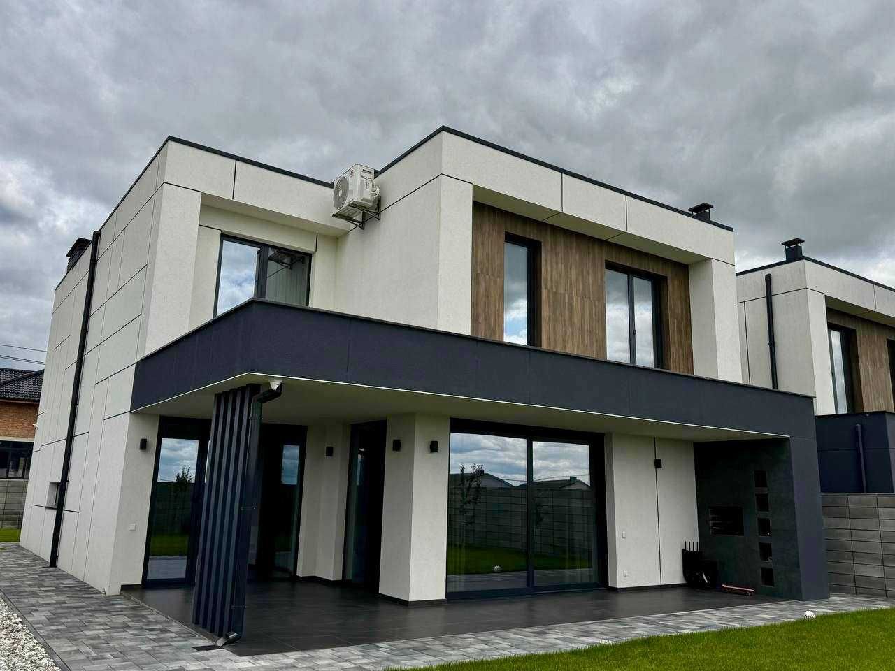 Продам  будинок за індивідуальним дизайнерським проєктом.