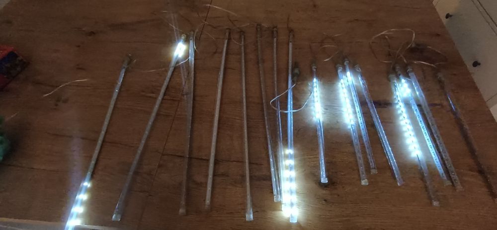 Lampki sople - padający śnieg