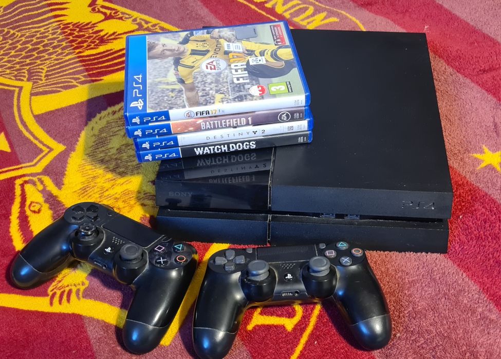 Konsola playstation 4 +2 pady +4gry