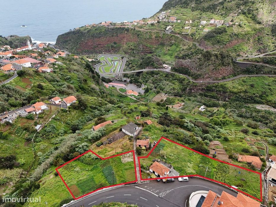 Terreno com Vista Mar e Potencial de Construção no Faial