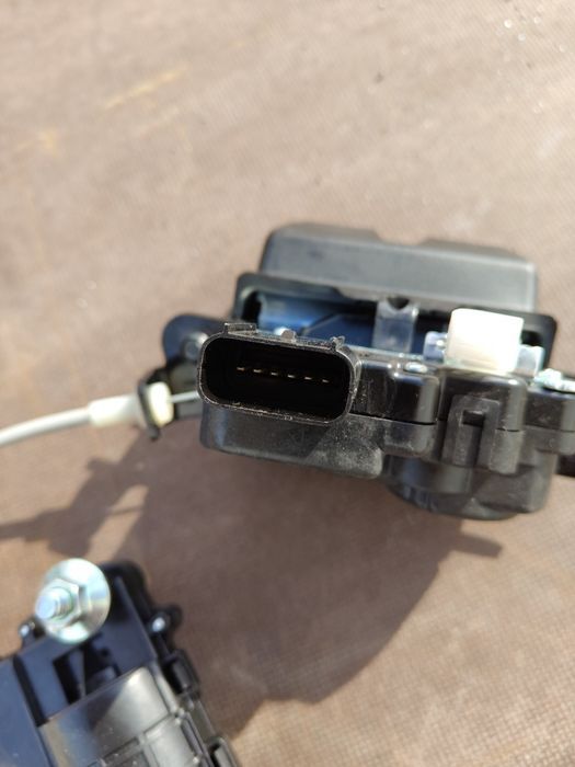 Hyundai Tucson III 15-20 zamek klapy bagażnika z dociągiem