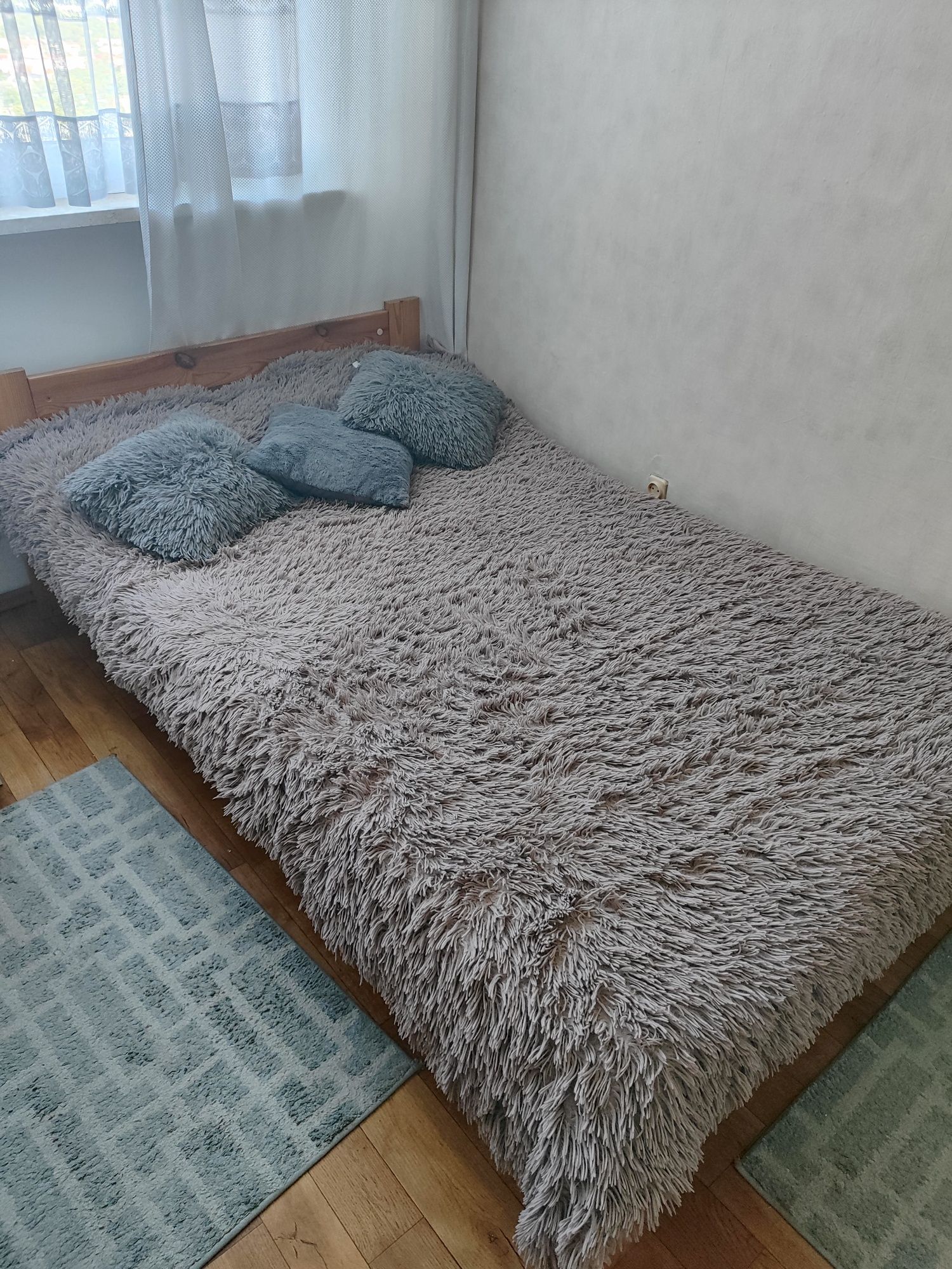 Sprzedam łóżko używane rozmiar 140-200.W dobrym stanie.