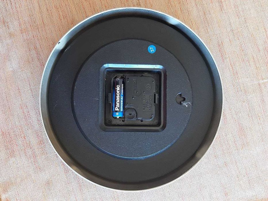 Relógio de parede circular preto