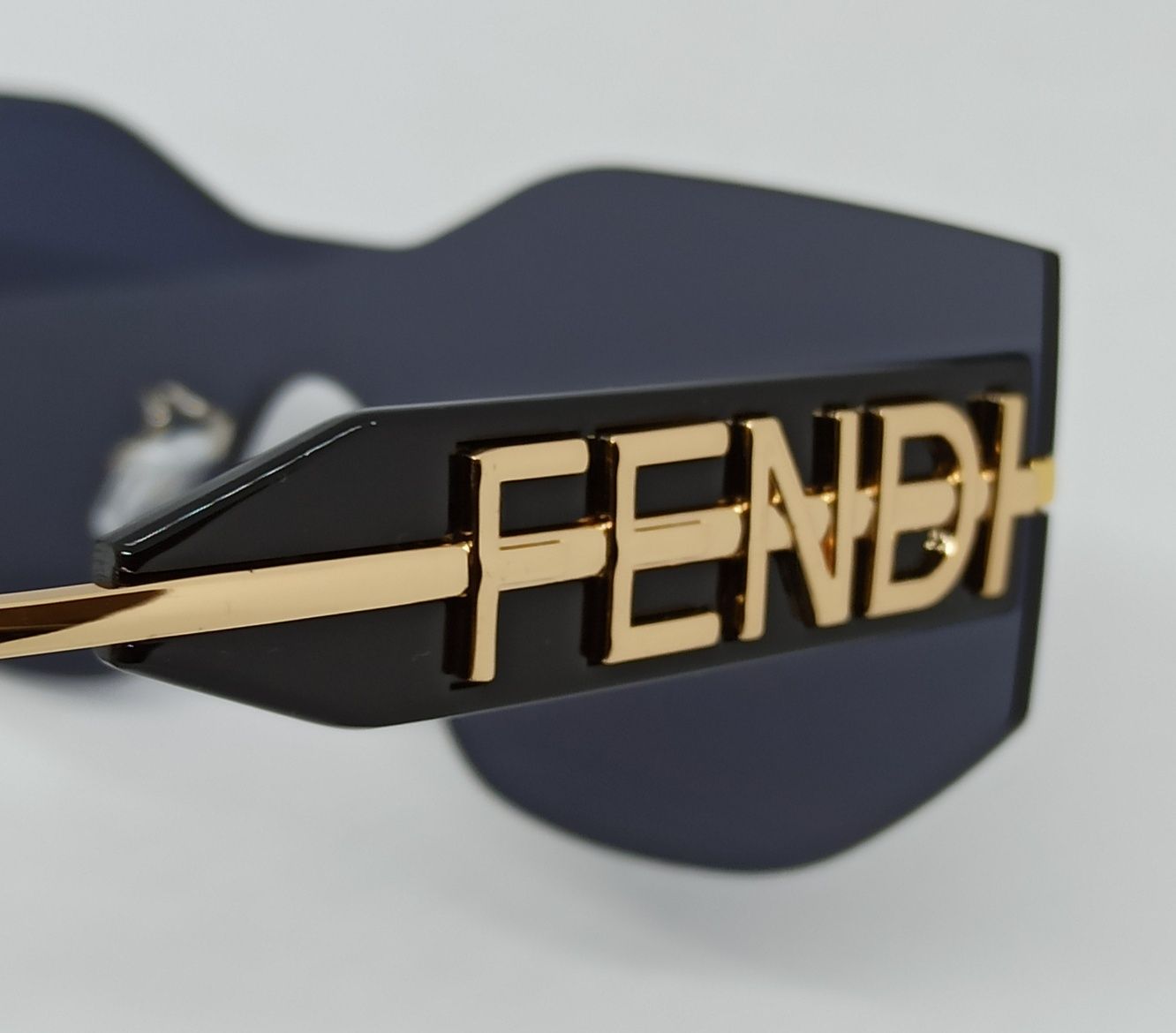 Женские брендовые очки стильные маска безоправные черные с золот лого