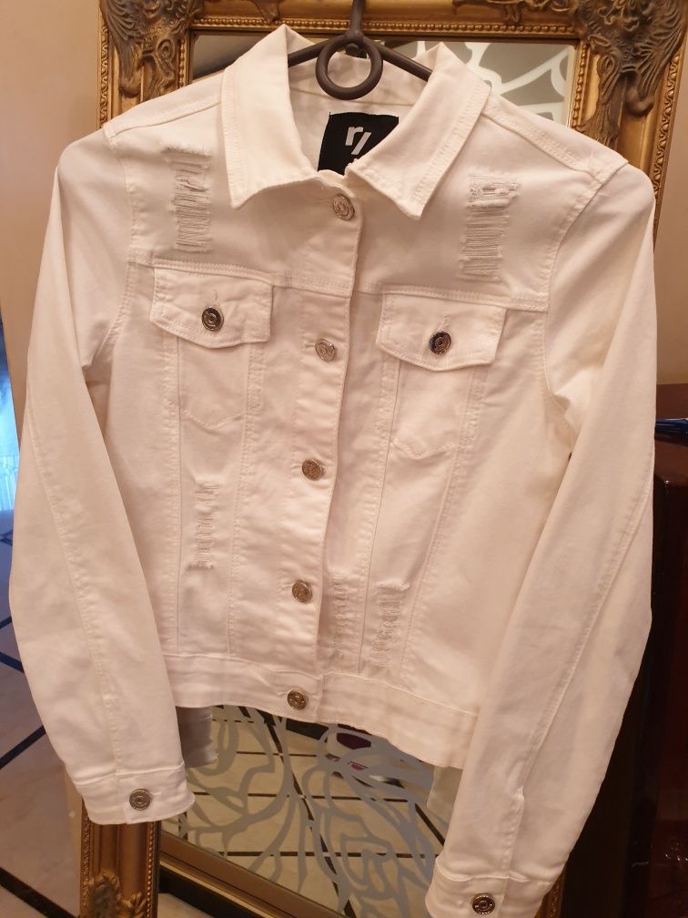 Джинсовая курточка летняя белая размер на рост 146 см.