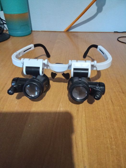 Окуляри-лупа з LED- підсвіткою.