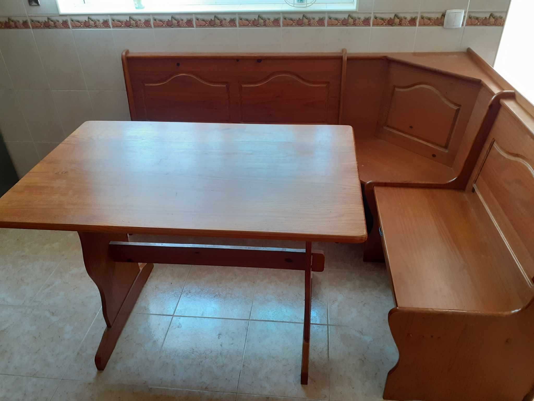 Mesa e cadeira de cozinha