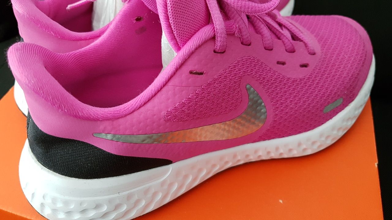 Кроссовки на девочку Nike Downshifter 11,размер 36,оригинал.
