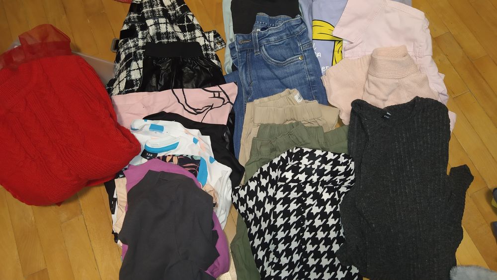 Paka ubrań na dziewczynkę 134-140 cz. 1